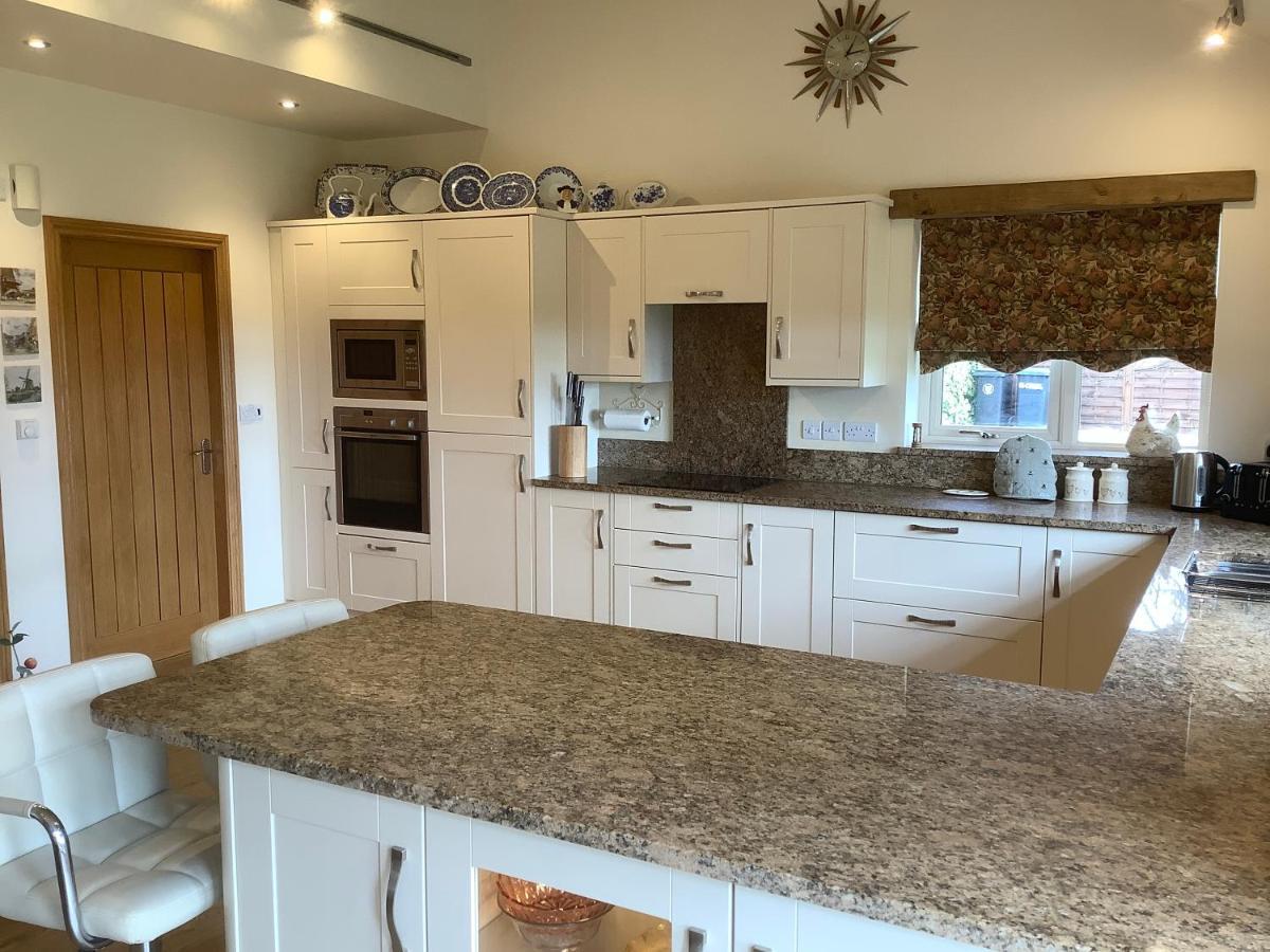 Orchard Cottage, Clematis Cottages, Stamford. Accessible Luxury Home. Bagian luar foto